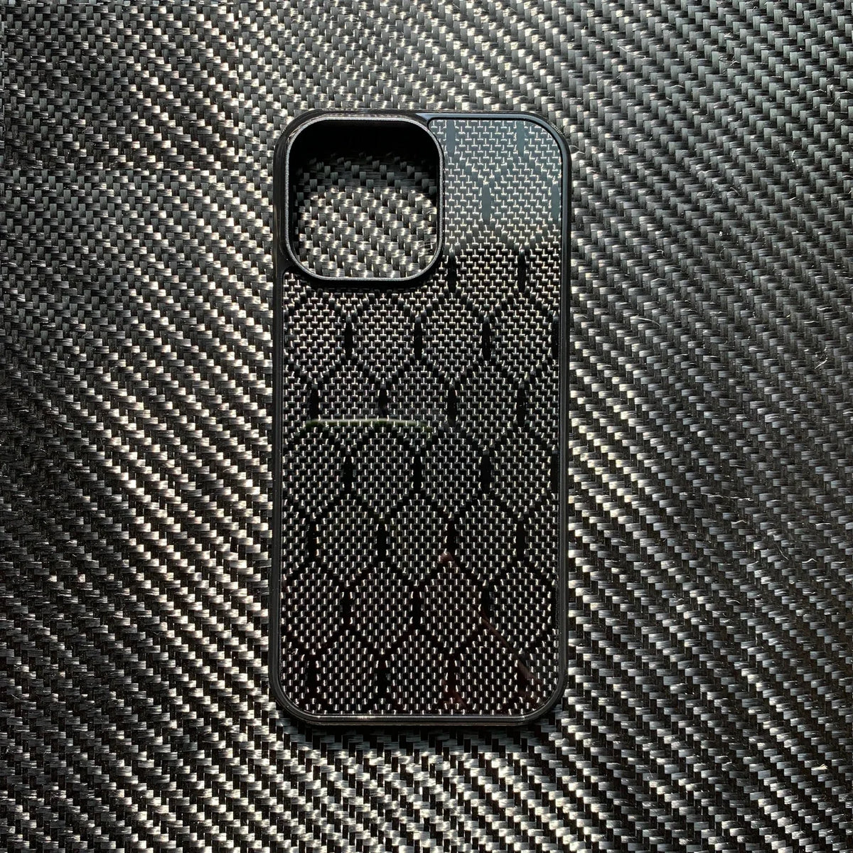 CarbonArmor Case — Carbon Fiber Magnetic iPhone Case for Tactical Everyday Carry