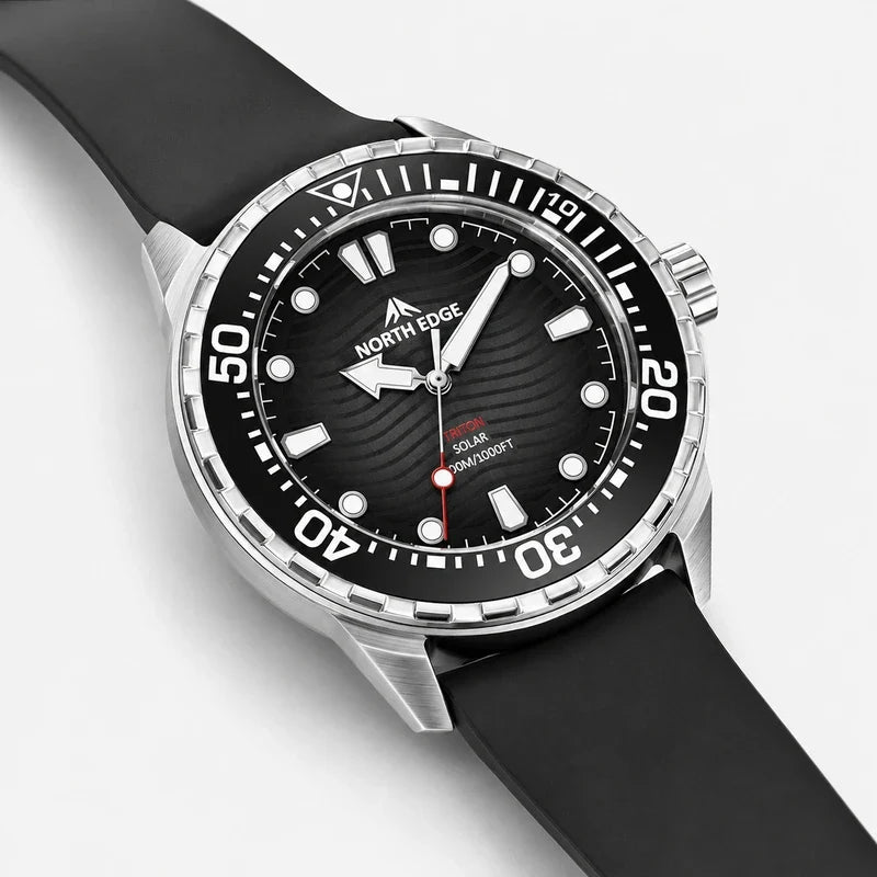 Brakmoor Quartzo 300 — Light-Charged 30ATM Dive Watch