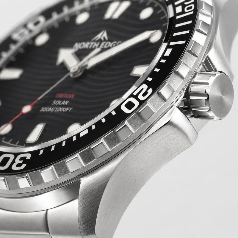 Brakmoor Quartzo 300 — Light-Charged 30ATM Dive Watch