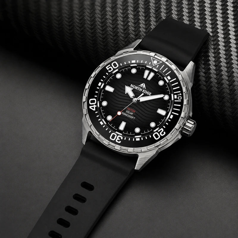 Brakmoor Quartzo 300 — Light-Charged 30ATM Dive Watch