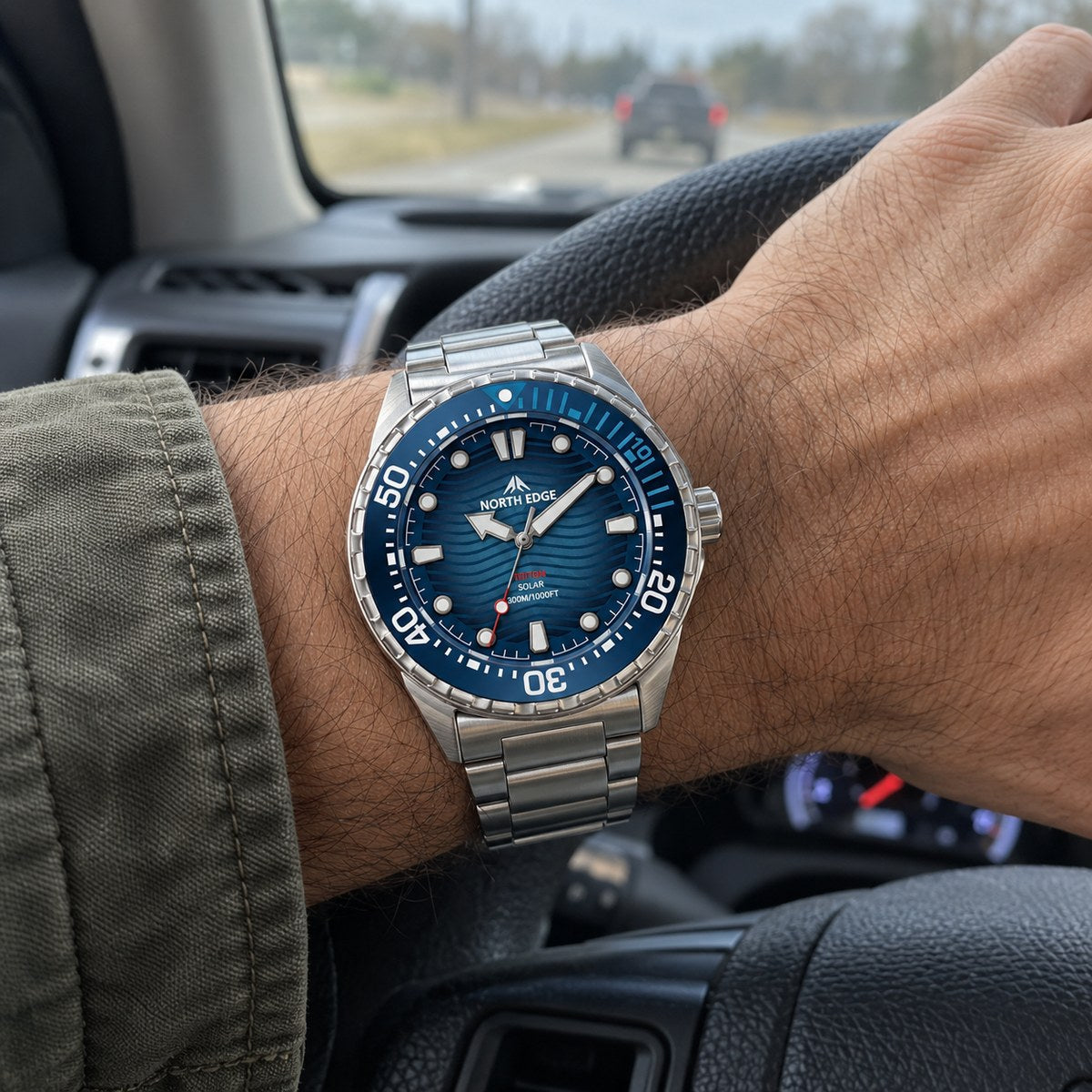 Brakmoor Quartzo 300 — Light-Charged 30ATM Dive Watch